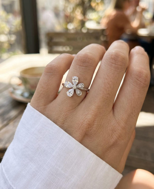 Anillo flor zircon plateado xuping jewelry 

Tallas: 6/7/8/9 y 10