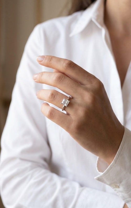 Anillo plateado zircon blanco cuadrado xuping jewelry 

Tallas: 7/8 y 9