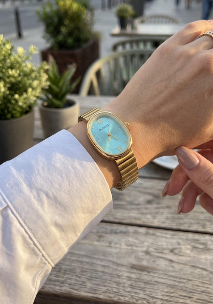 Reloj modelo Dunky dorado con fondos variados