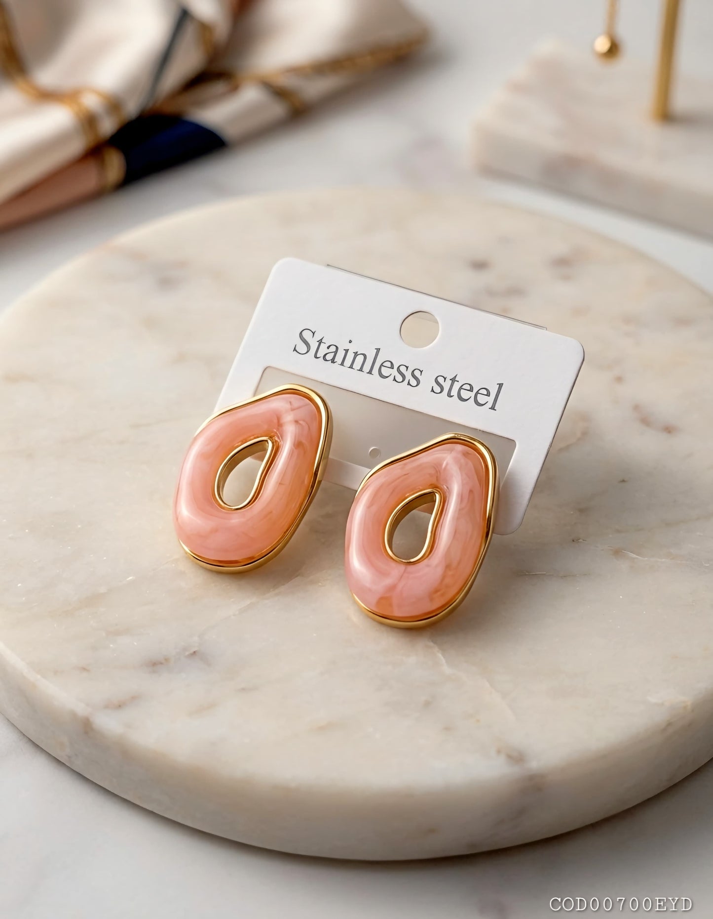 Arete modelo donas acrílico acero inoxidable enchapado en oro de 18k