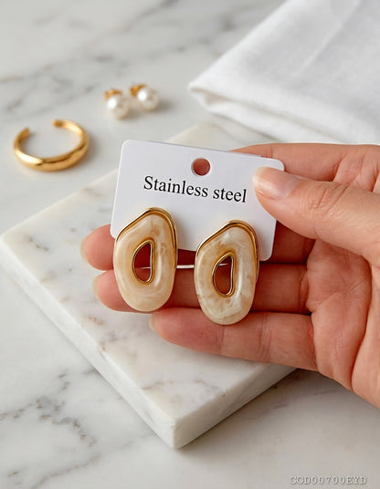 Arete modelo donas acrílico acero inoxidable enchapado en oro de 18k