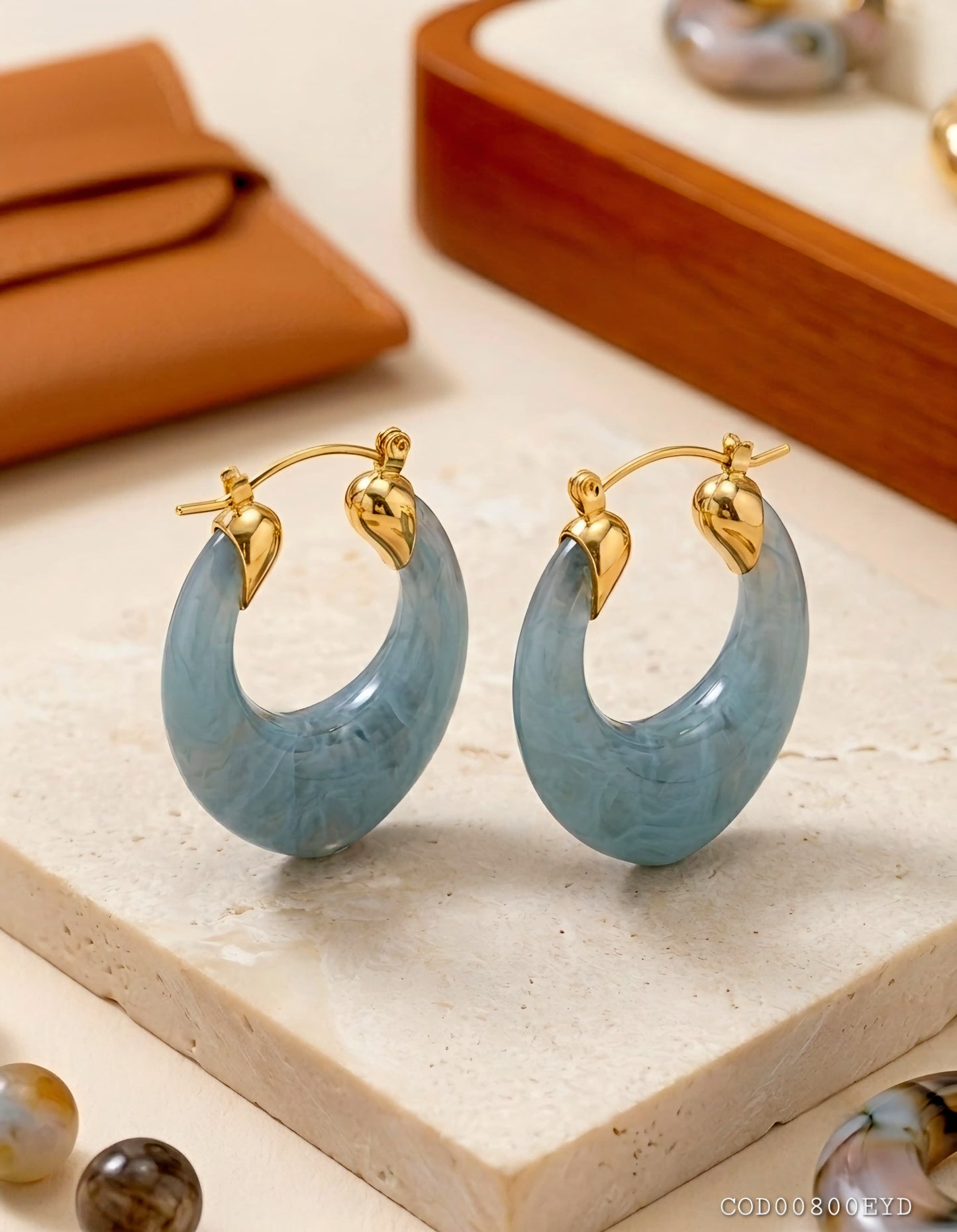 Arete modelo vintage acrílico acero inoxidable enchapado en oro de 18k