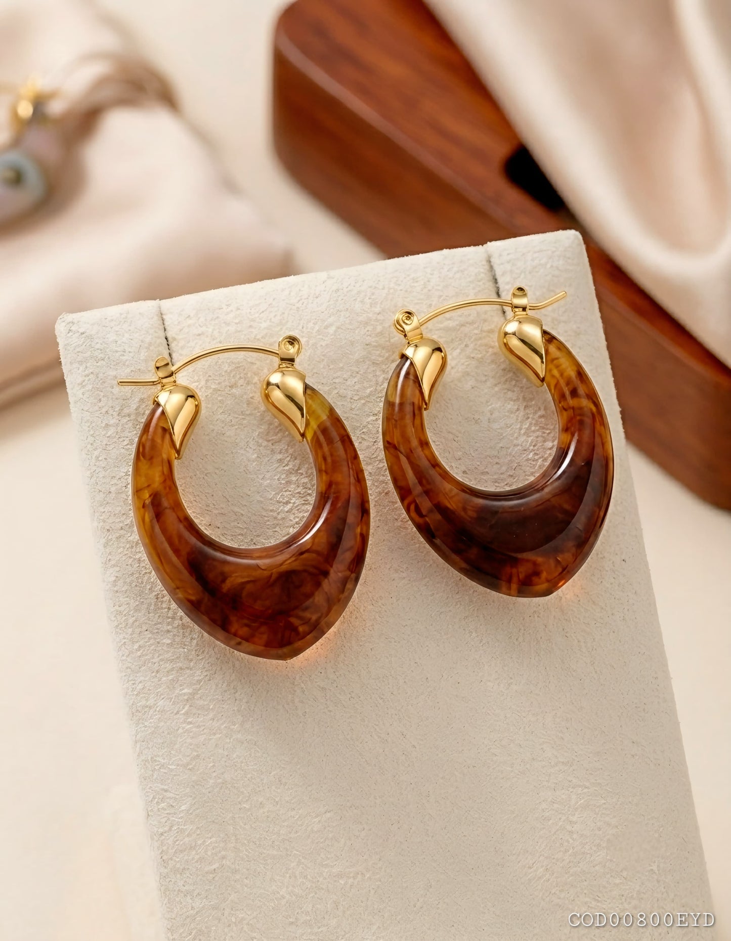 Arete modelo vintage acrílico acero inoxidable enchapado en oro de 18k