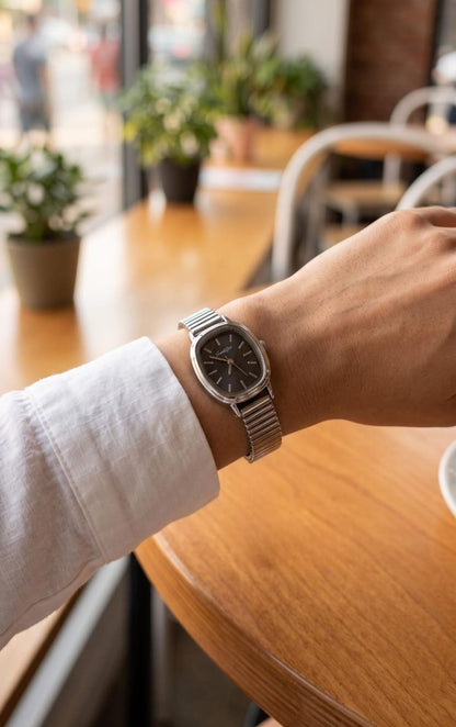 Reloj modelo Dunky dorado con fondos variados
