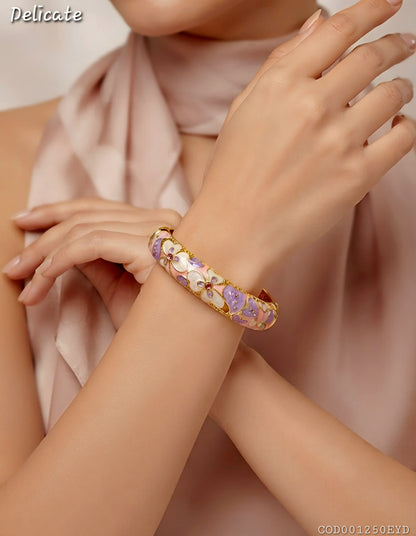Brazalete esmaltada modelo vintage Delicate