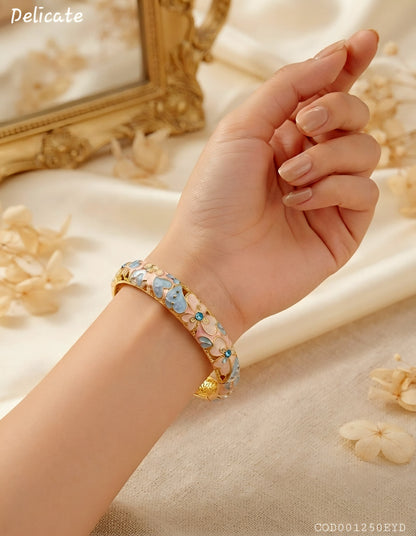 Brazalete esmaltada modelo vintage Delicate