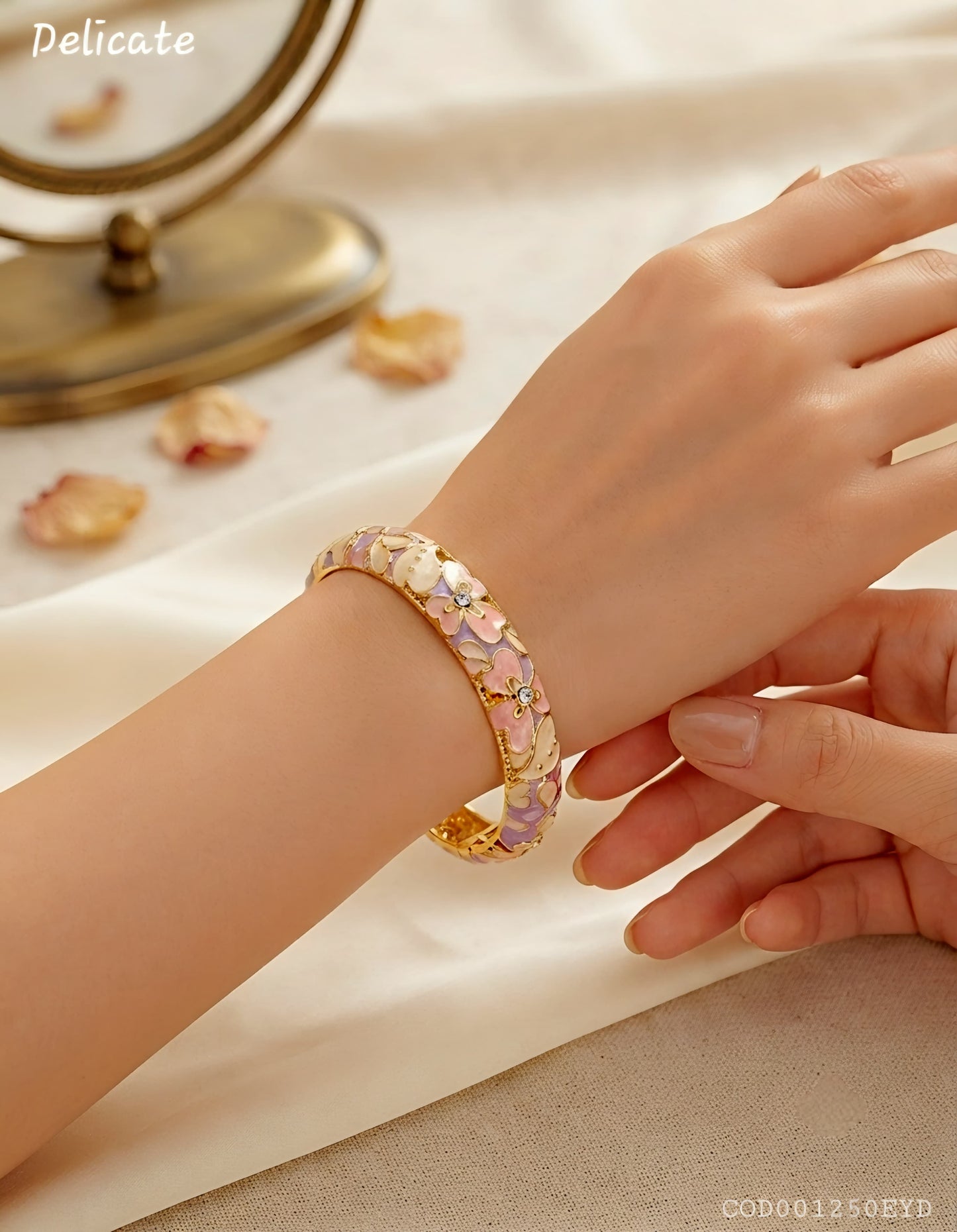 Brazalete esmaltada modelo vintage Delicate