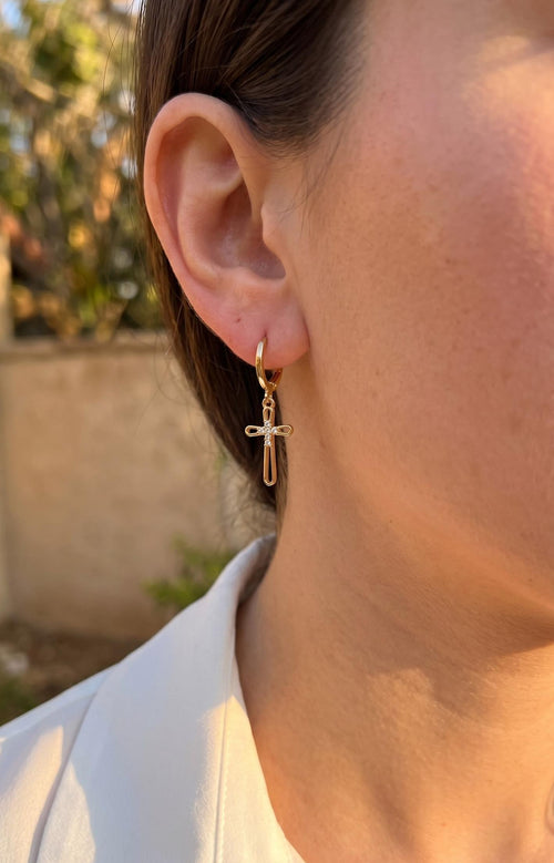 Arete cruz con Zircon