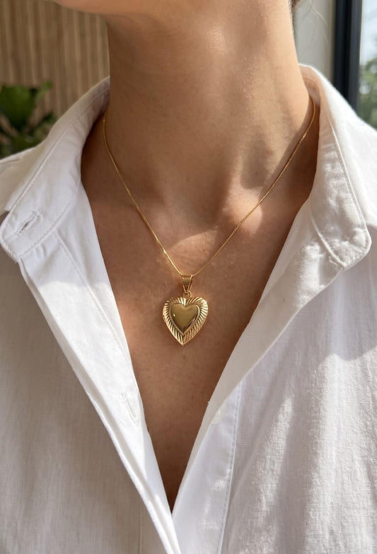 Collar relicario corazón