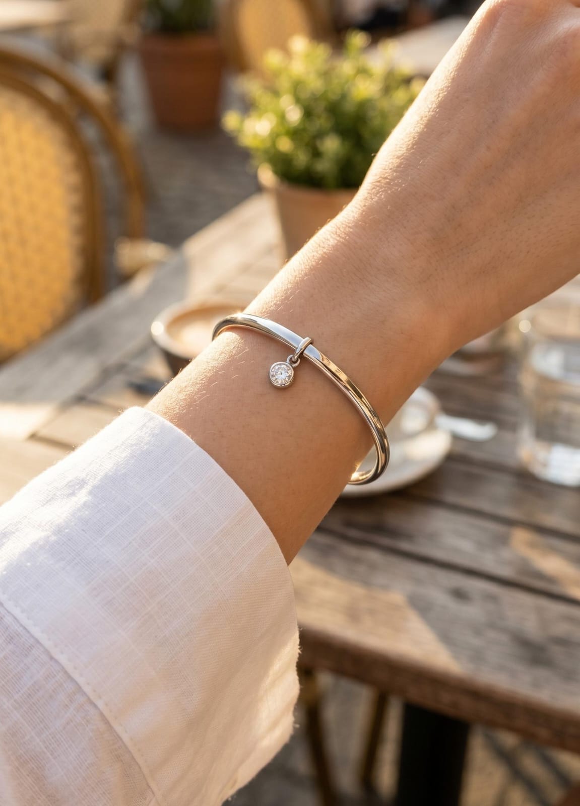 pulsera plateada +punto de luz