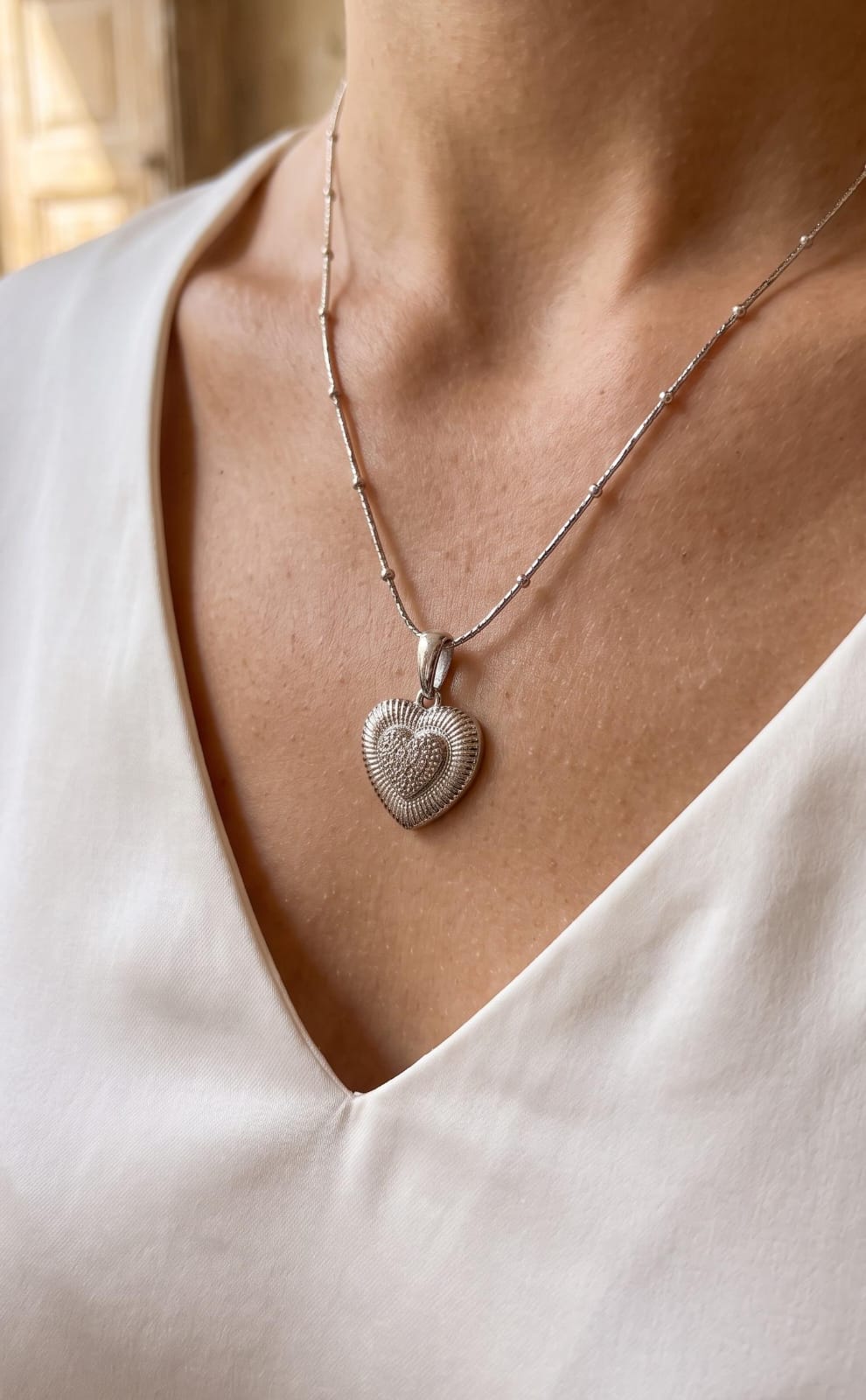 Cadena hilo y billas + dije corazón